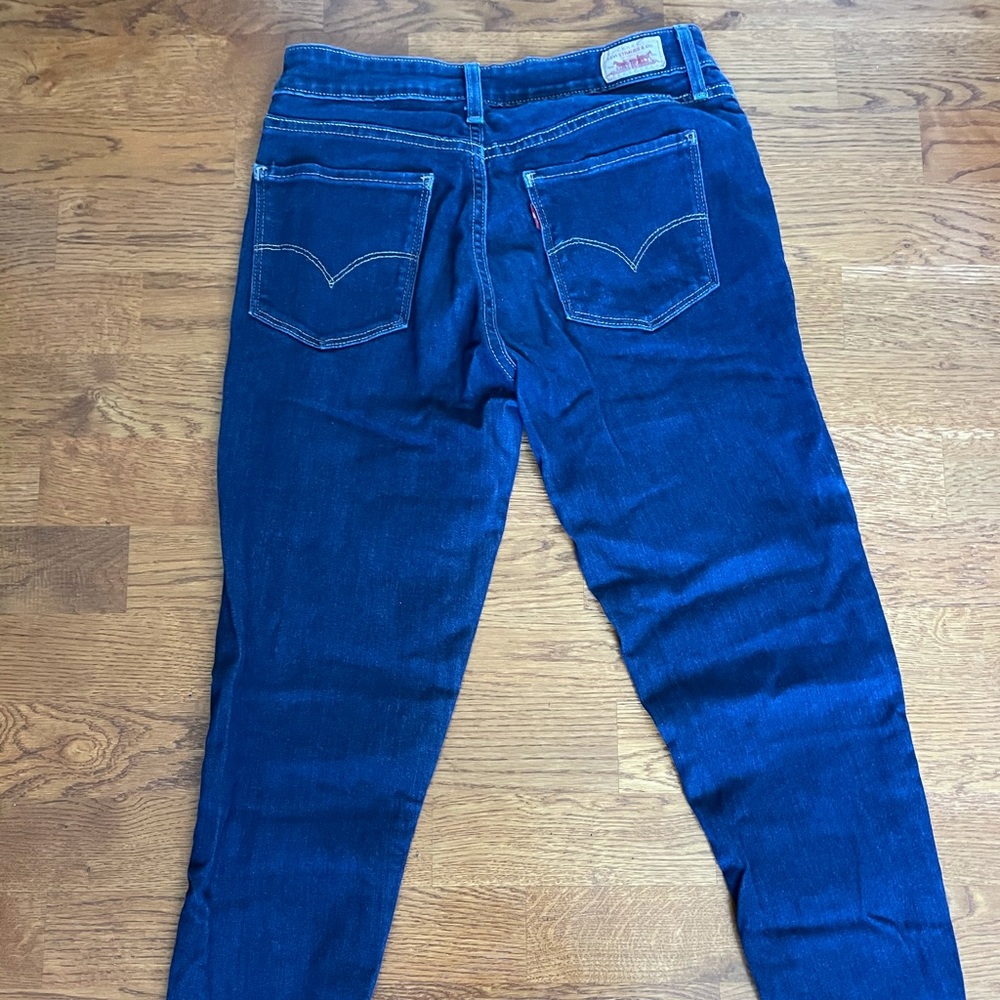 Levi’s jeggings. Dark blue.